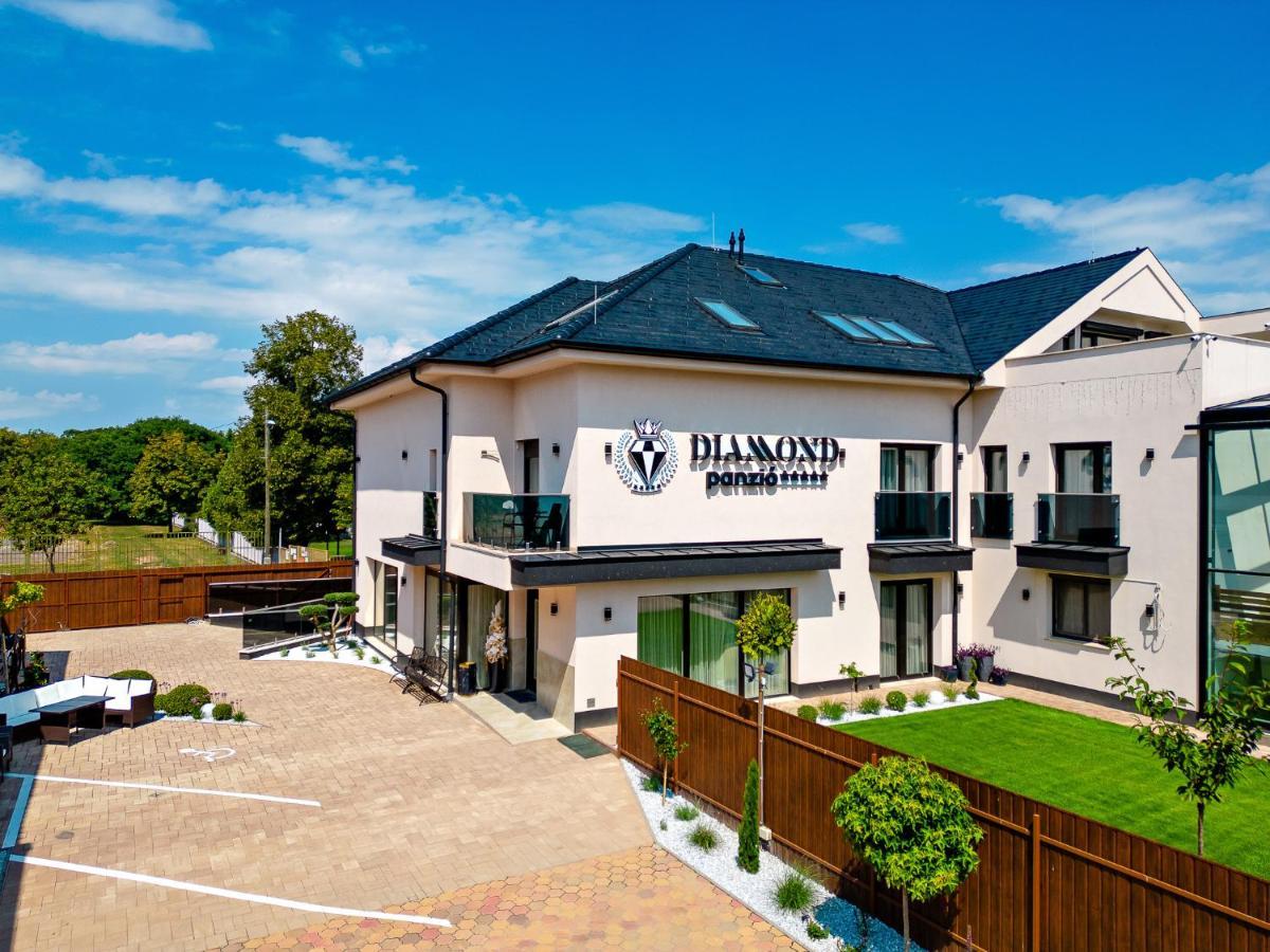 Diamond Panzio Bed & Breakfast ไฮจ์ดุสโซบอสโล ภายนอก รูปภาพ