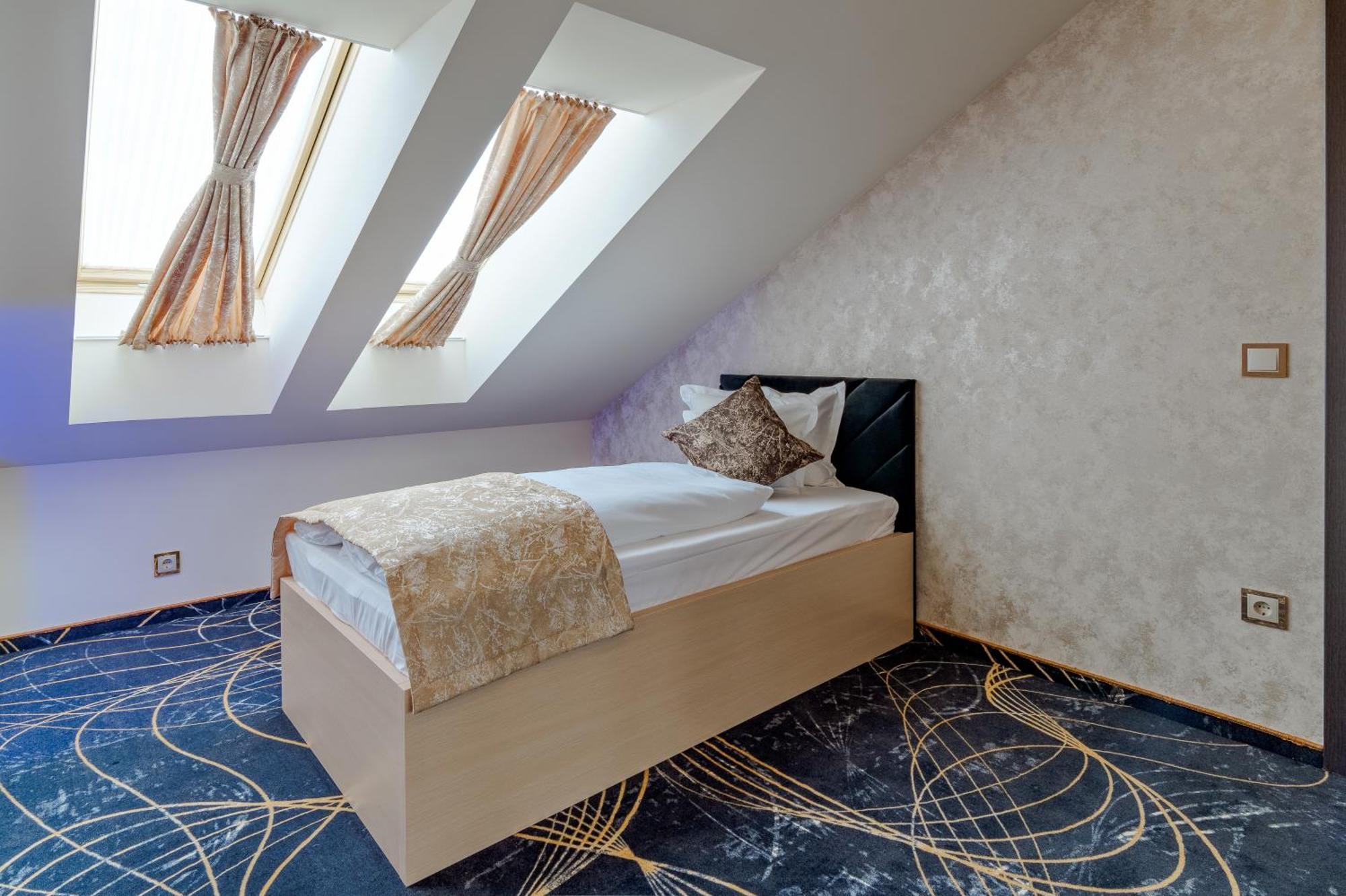 Diamond Panzio Bed & Breakfast ไฮจ์ดุสโซบอสโล ภายนอก รูปภาพ